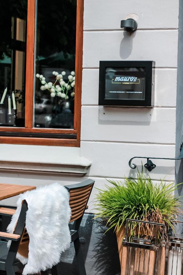 Hotel Schwarzer Adler Jever Exteriör bild