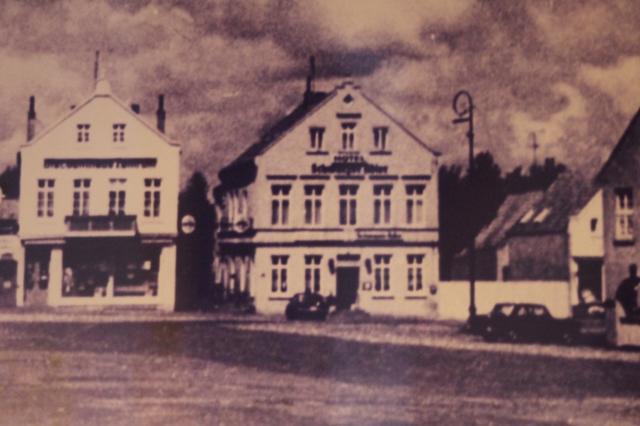 Hotel Schwarzer Adler Jever Exteriör bild