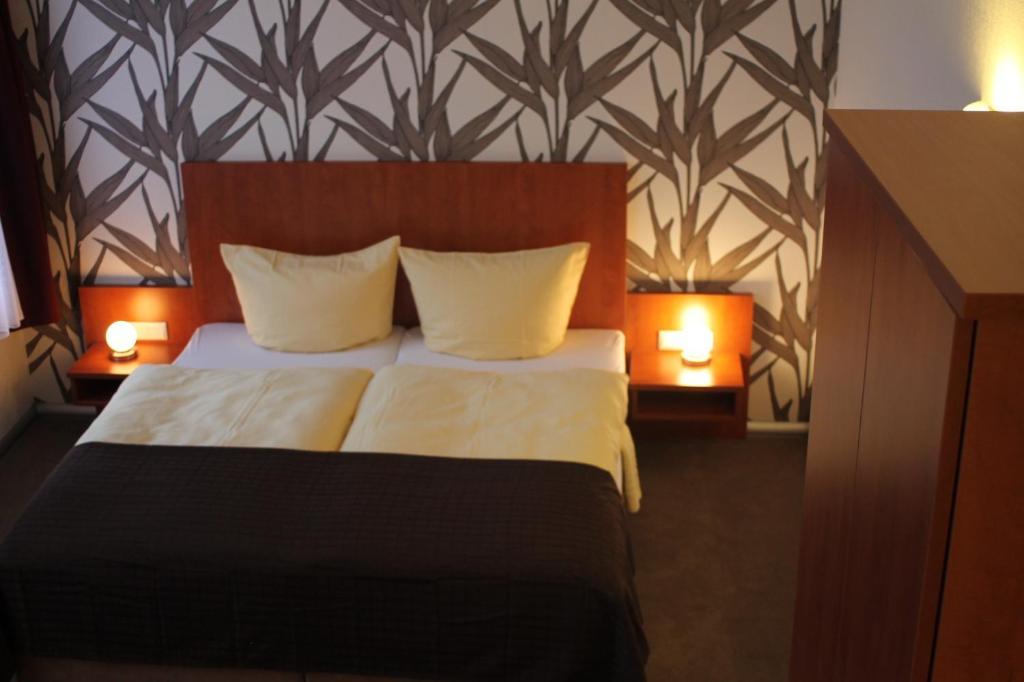 Hotel Schwarzer Adler Jever Rum bild